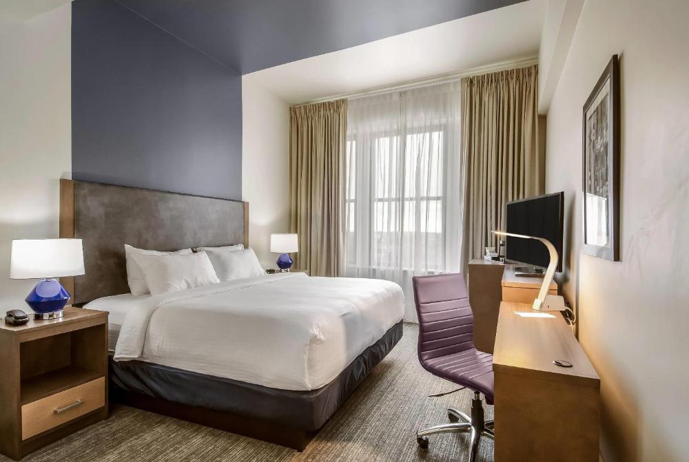 King Room - Non-Smoking interior